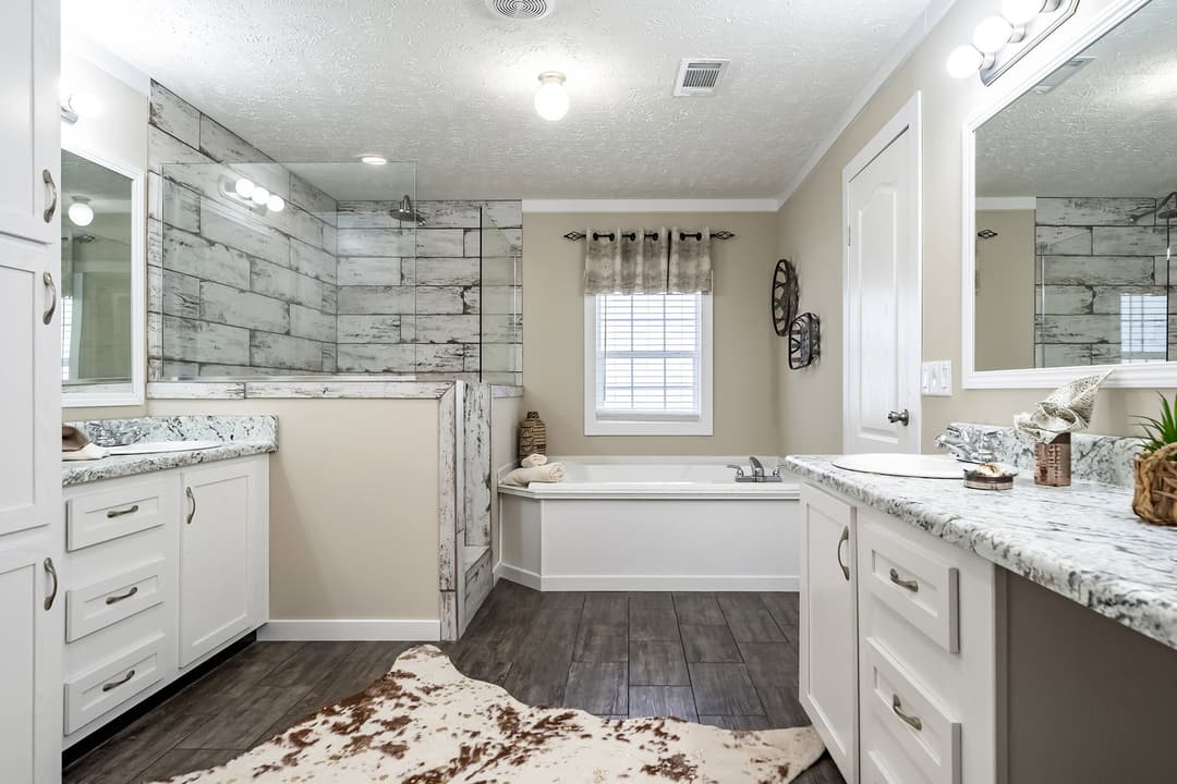 Md-42-32 bathroom home features