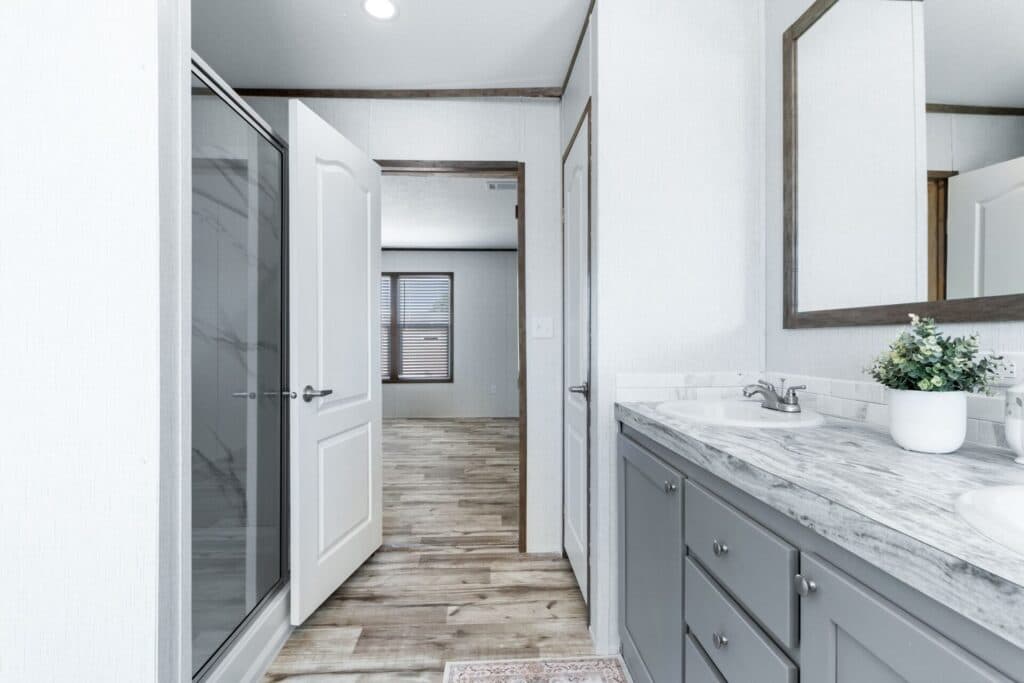 The hogan bathroom home features