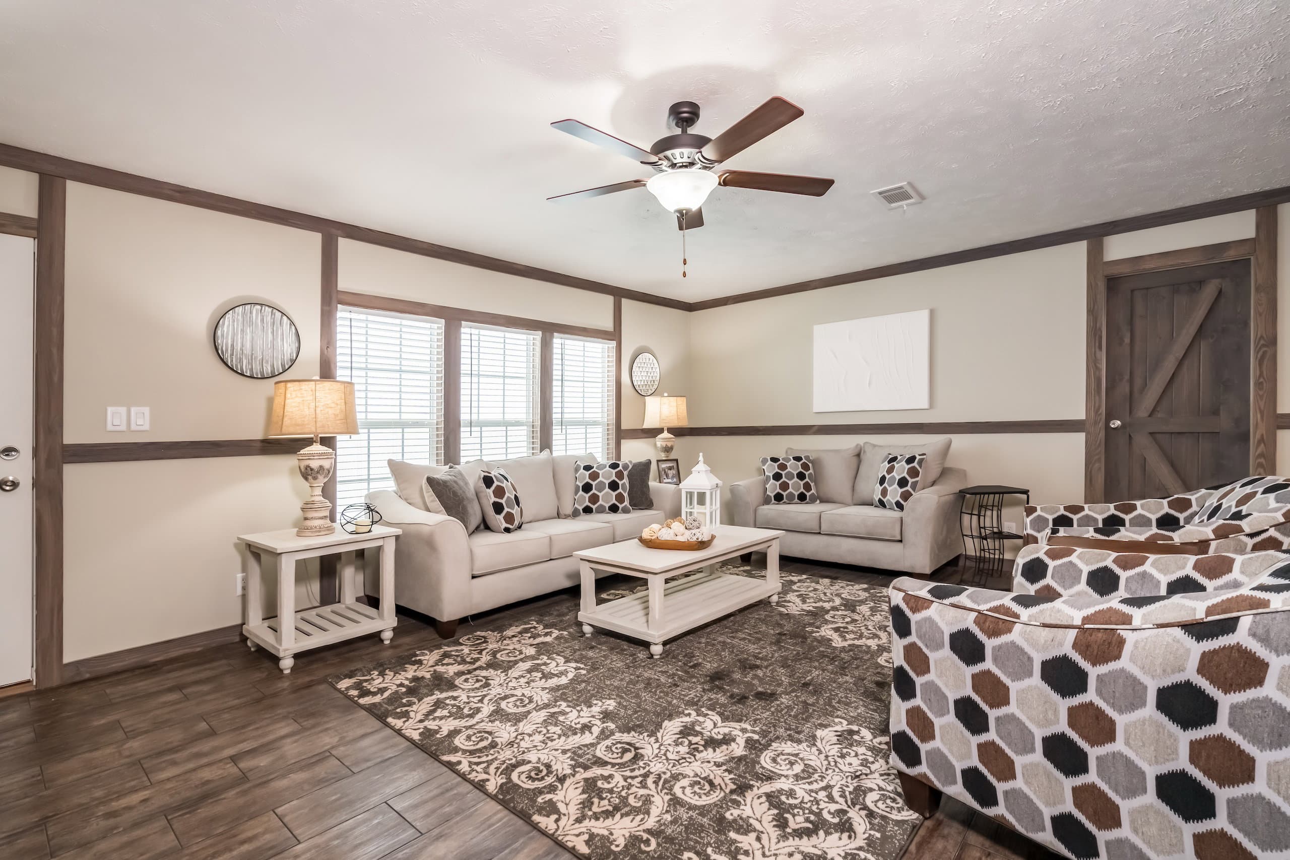 Md-44-32 housecat interior home features
