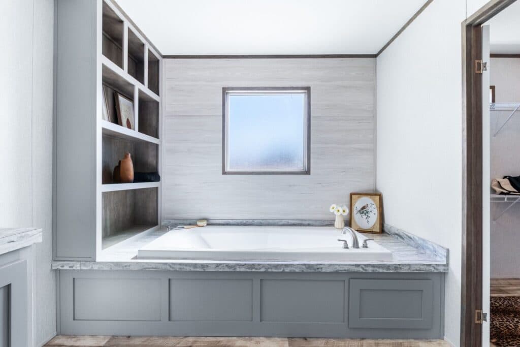 The hogan bathroom home features