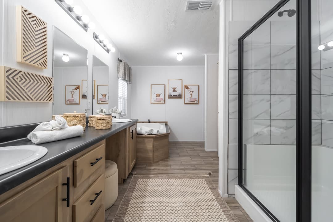 Md-56-32 bathroom home features