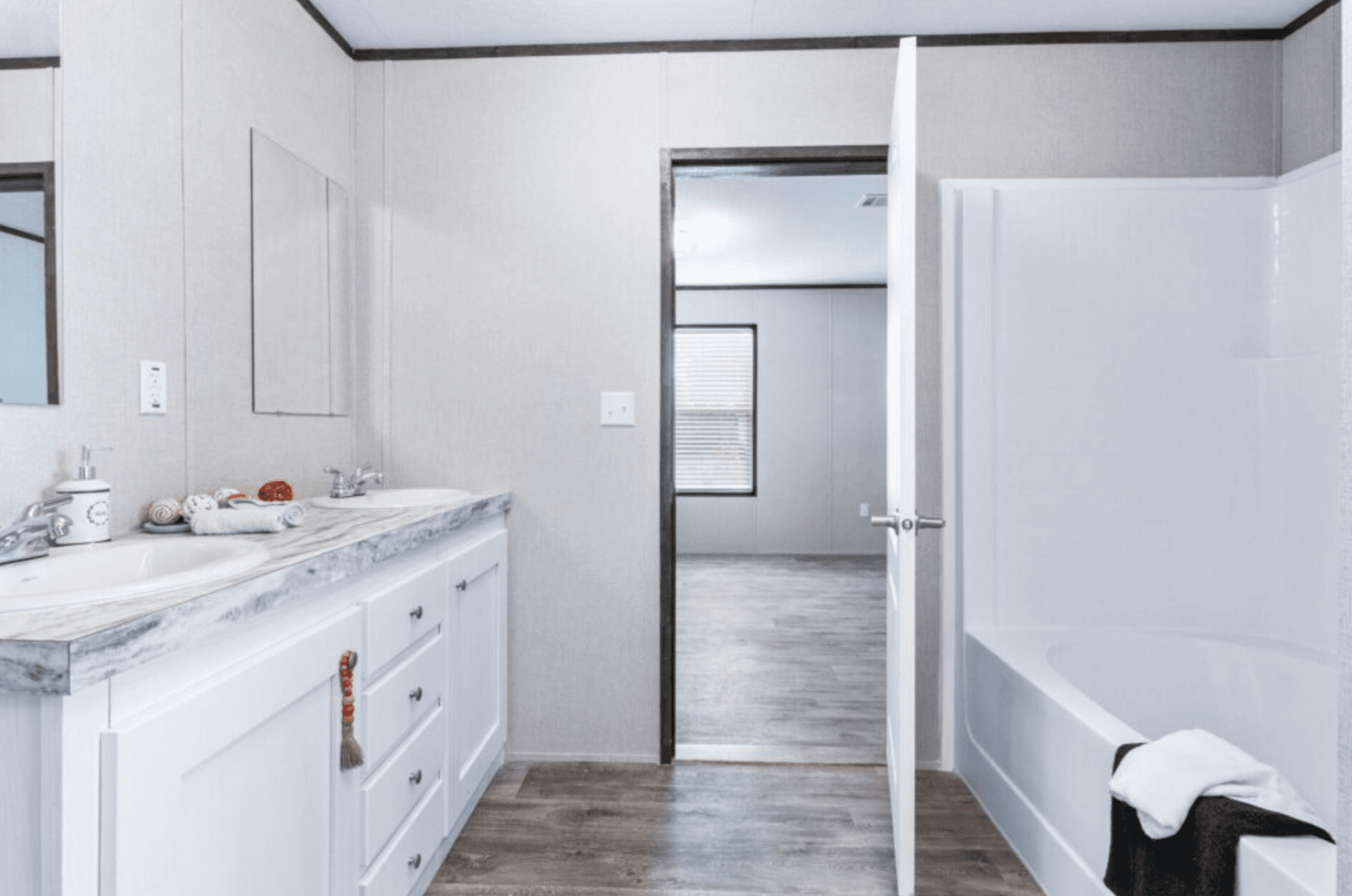 Nassau  bathroom home features
