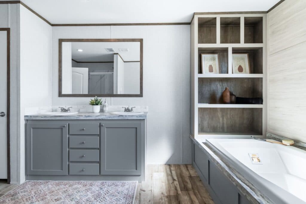 The hogan bathroom home features