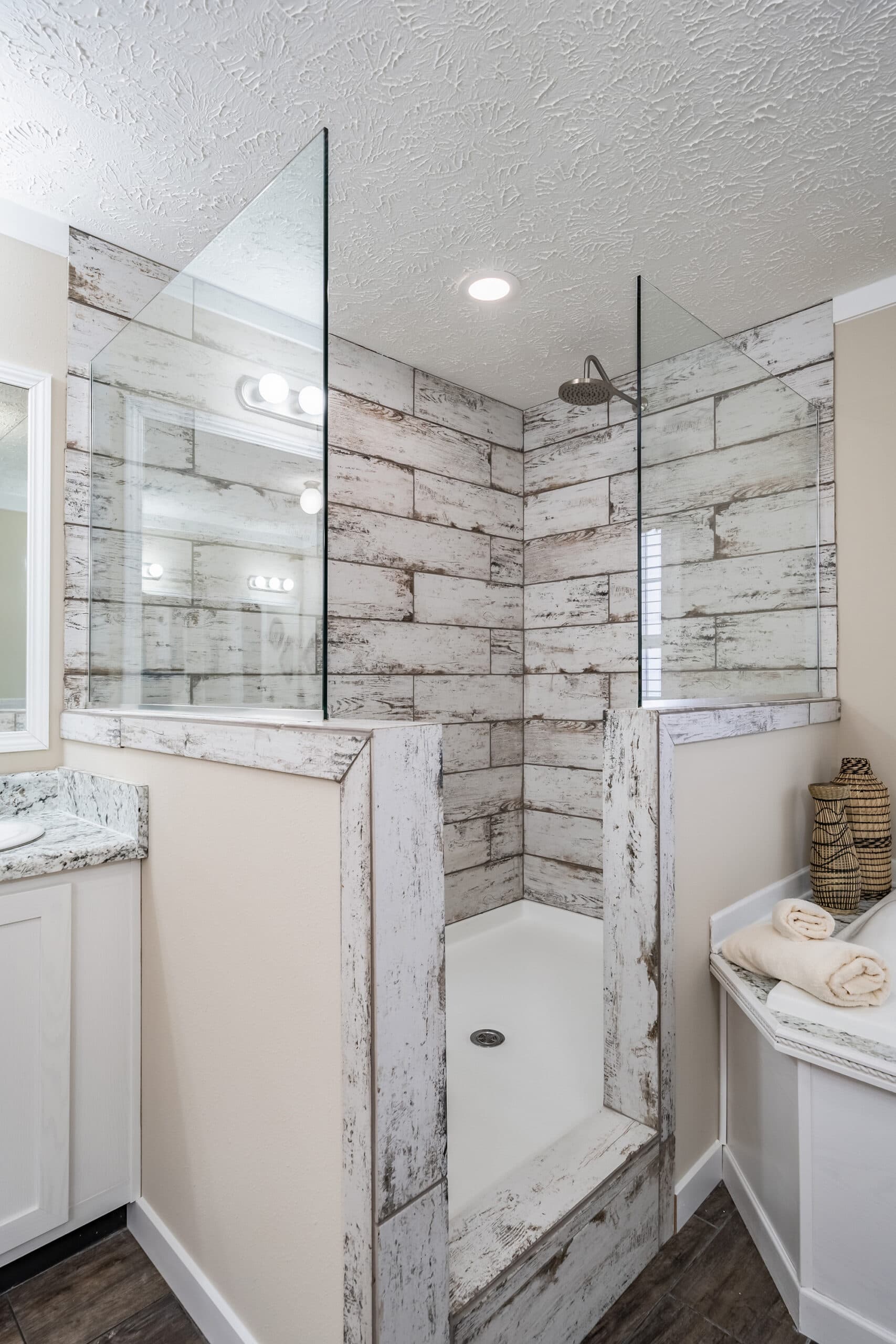Md-42-32 bathroom home features