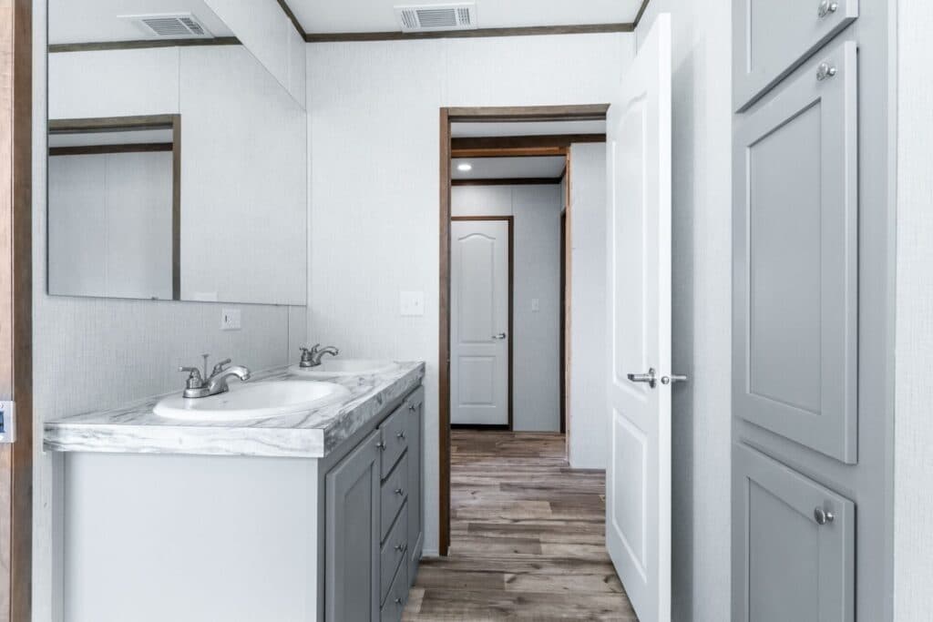 The hogan bathroom home features