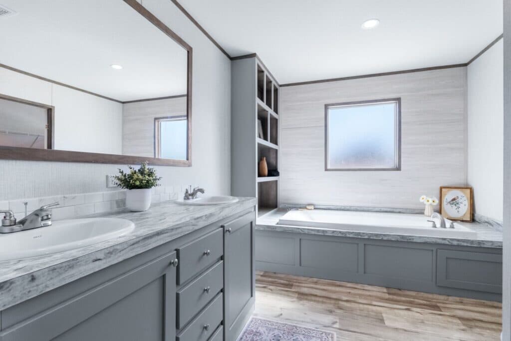 The hogan bathroom home features