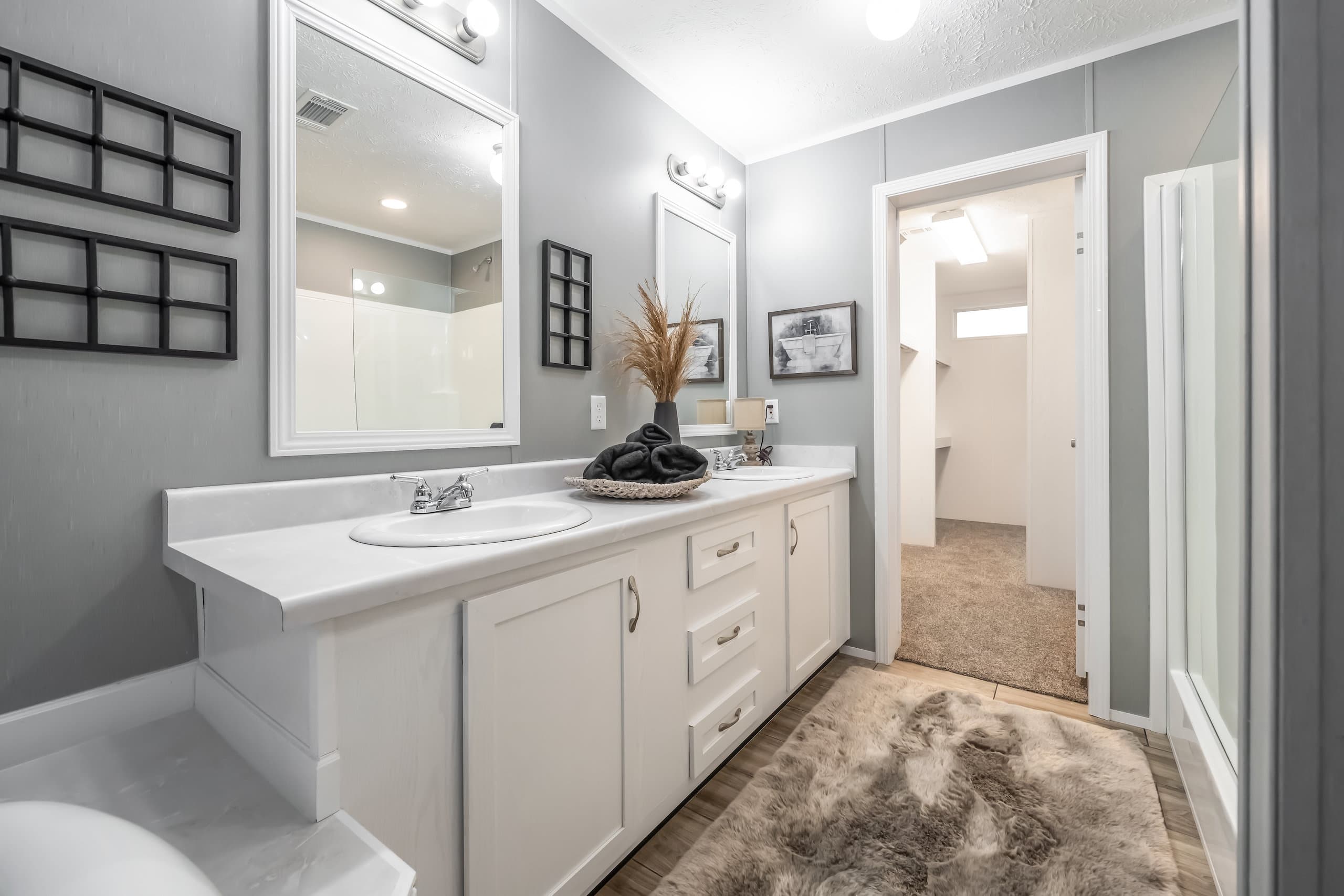 Md-50-32 bathroom home features