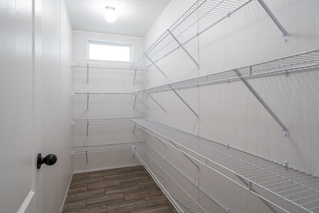 Md-56-32 interior home features